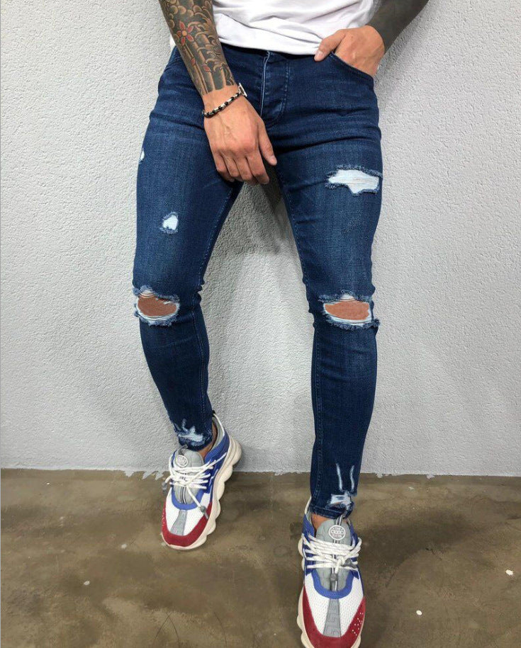 KNEE HOLE RIPPED JEANS